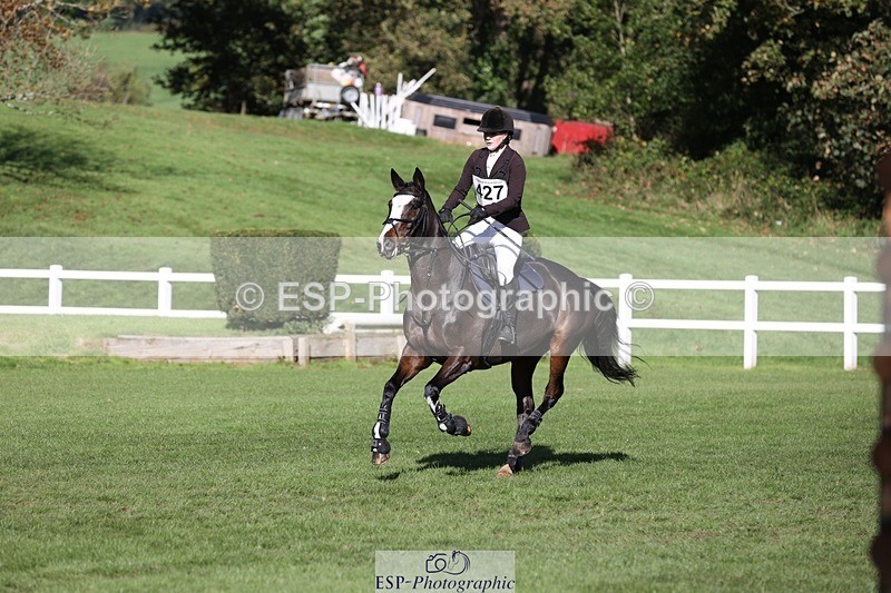 231022-124804-27353 - 427-COMBE.BREEZE-Gemma.Wells-TrotUp+SJ