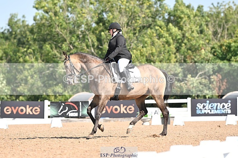 250816-105354-03229 - 093-Jocelyn.GilmoreSpring.lily