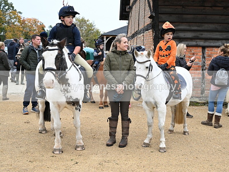 WJ7_6235 - Berks & Bucks - Children's Meet - The Old Farmhouse – Steventon.