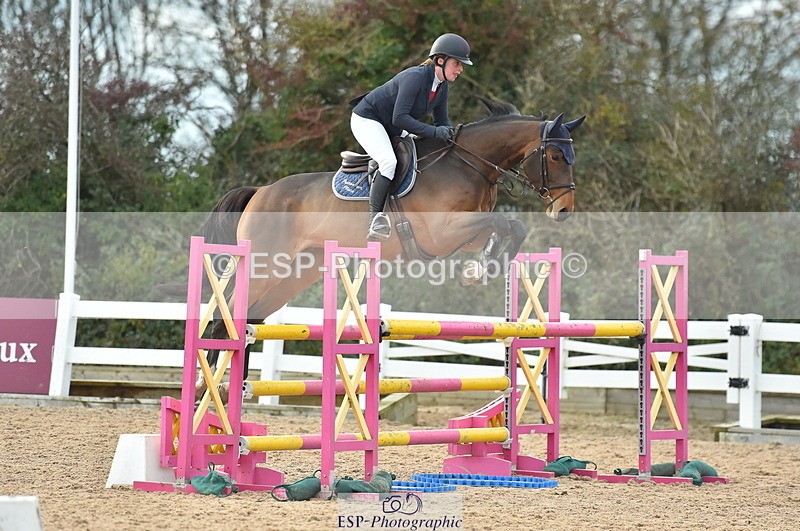 231111A-122228-01817 - Cls 12 Newcomers & 1.10m Open