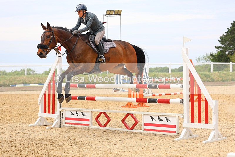 3E7A9361 - Class 8: Senior Newcomers/1.10m open