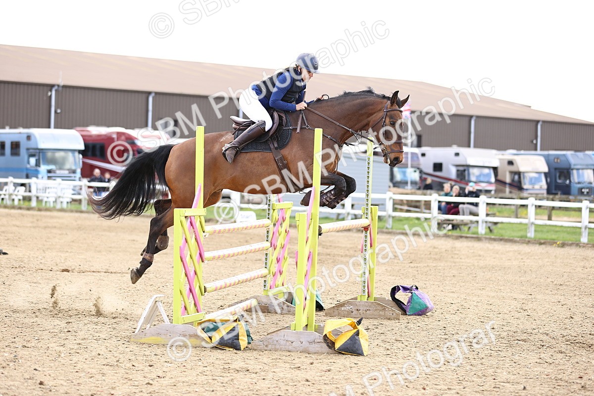 SBM_004011 - Class 17 - Senior Newcomers - 1.10m