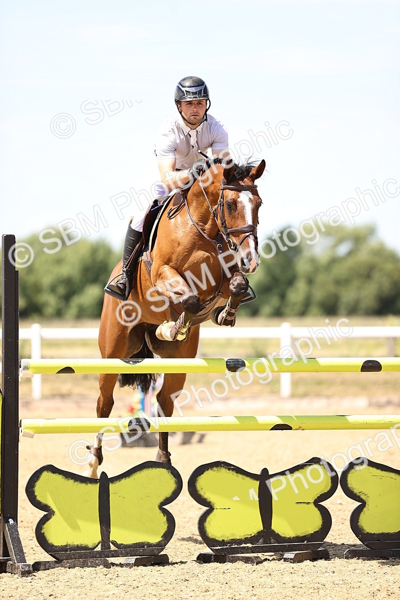 SBM_001366 - Class 16 - GFS Senior Newcomers 1.25m