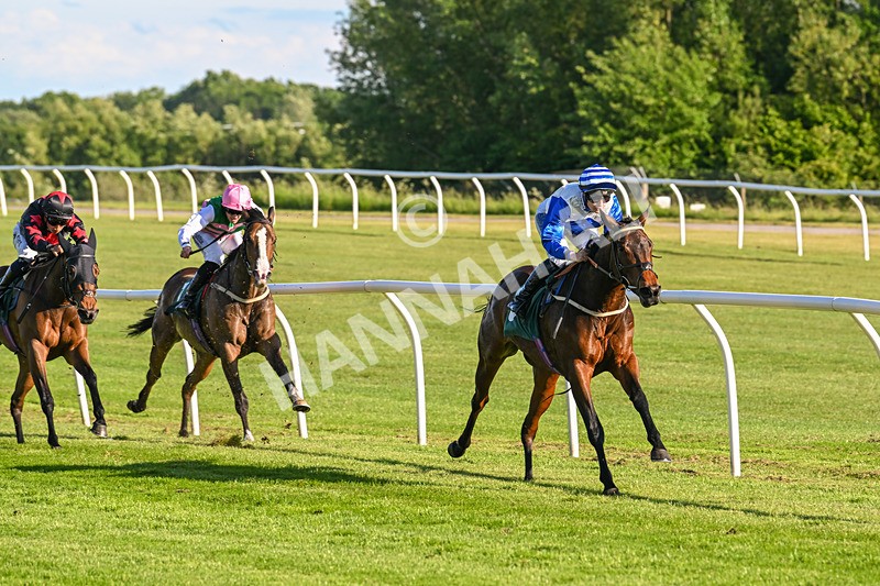 300525-Race 2-Cheerleader-7027 - Race 2