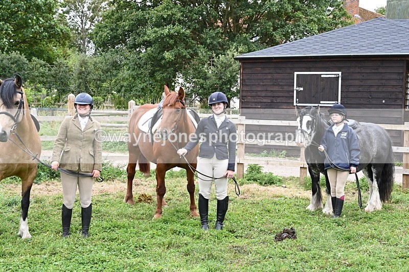 WJ6_2913 - Berks & Bucks - The Old farmhouse - Hound Exercise 20-08-25