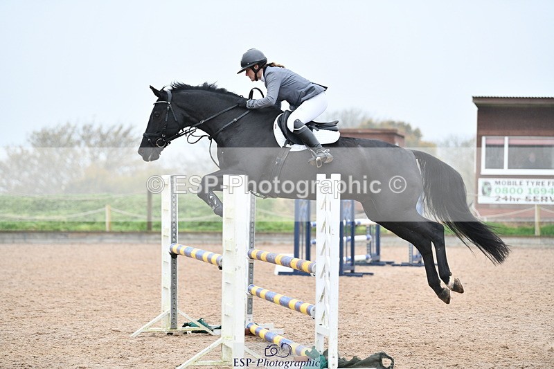 241102A-113420-04331 - SAT Cls 9 British Novice and 90cm Open