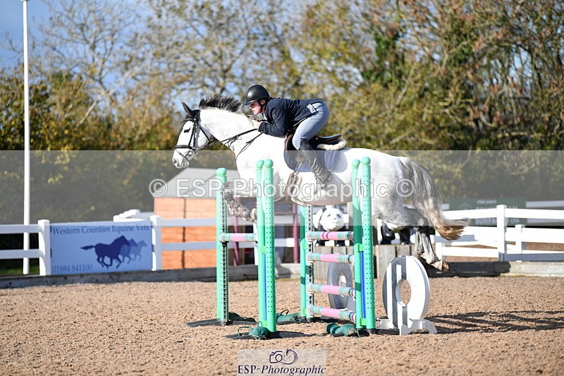 231110A-135845-00727 - Cls 5 Newcomers & 1.10m Open