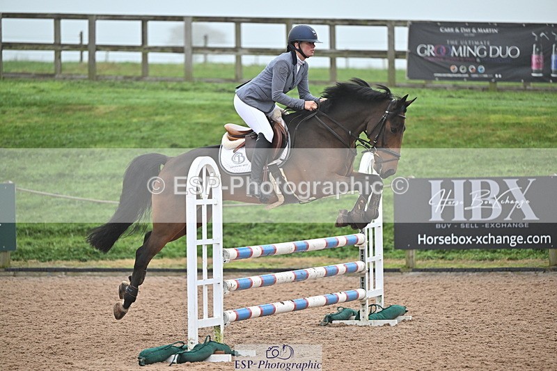 241103A-102905-06657 - SUN Cls 18 British Novice and 90cm Open