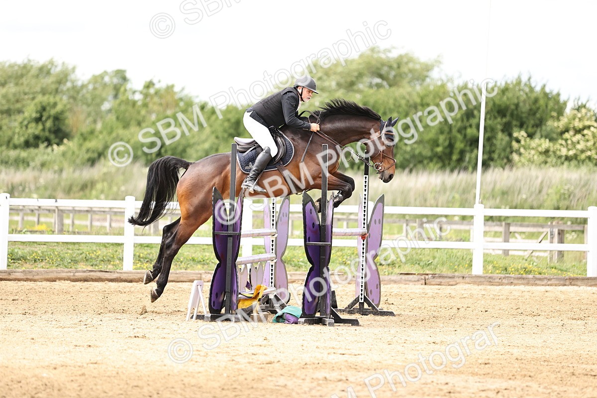 SBM_003152 - Class 11 - Senior Newcomers - 1.10m