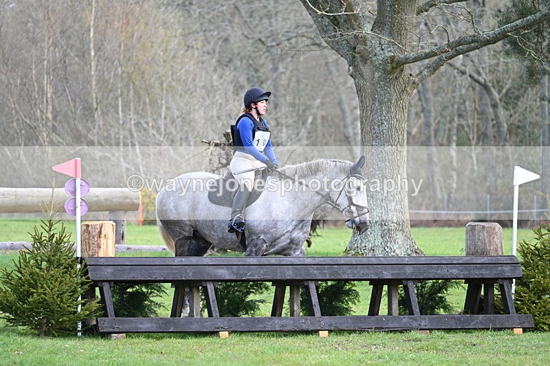 WJ7_0124 - Time 10:13 to 10:38 Times at the Fence