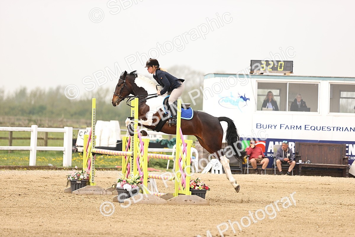  - Class 15 - Senior British novice - 90cm