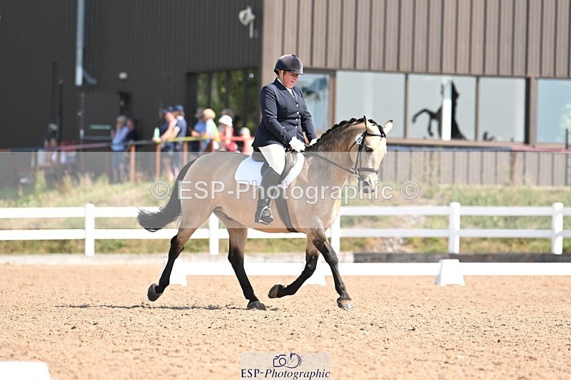 250816-111234-03551 - 082-Sarah.DavisWinston.Classic.Gold