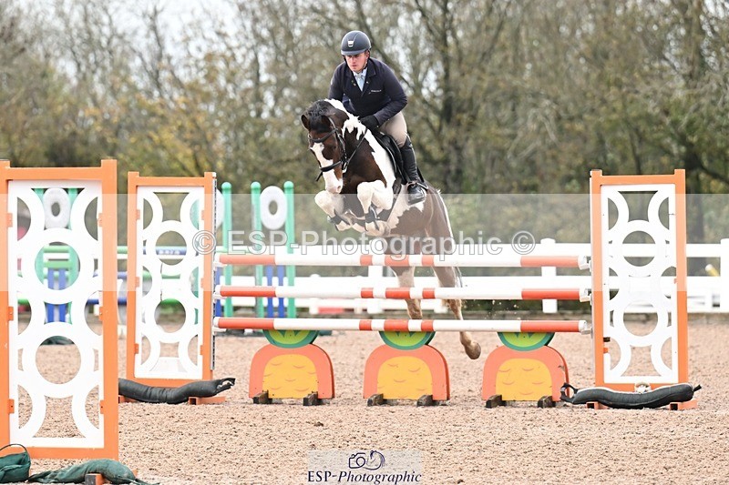 251105-142829-00879 - Cls 06 Fox & 1.20m