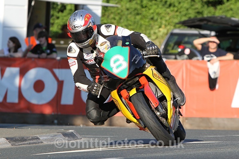  - Saturday Practice Newcomers/Supertwins