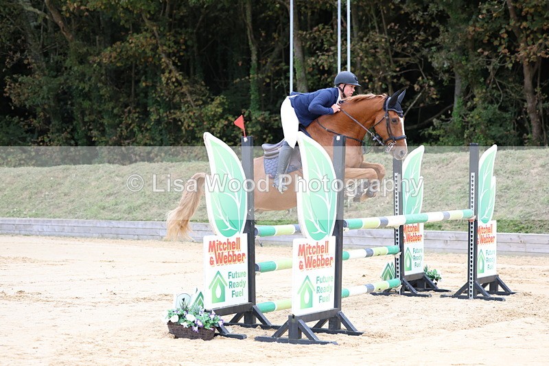 3E7A3080 - Class 8: Senior Newcomers/1.10m open