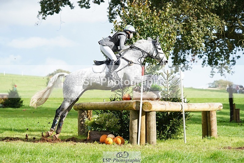 231020-140902-09474 - 120-VAN.KAUNITZ-Sara.Squires-XC