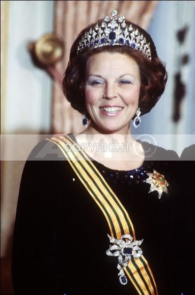 (DD-12) Queen Beatrix - Dutch Royals