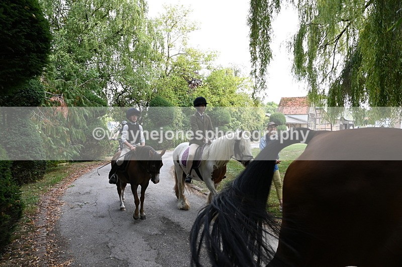 WJ6_4074 - Berks & Bucks - The Old farmhouse - Hound Exercise 20-08-25
