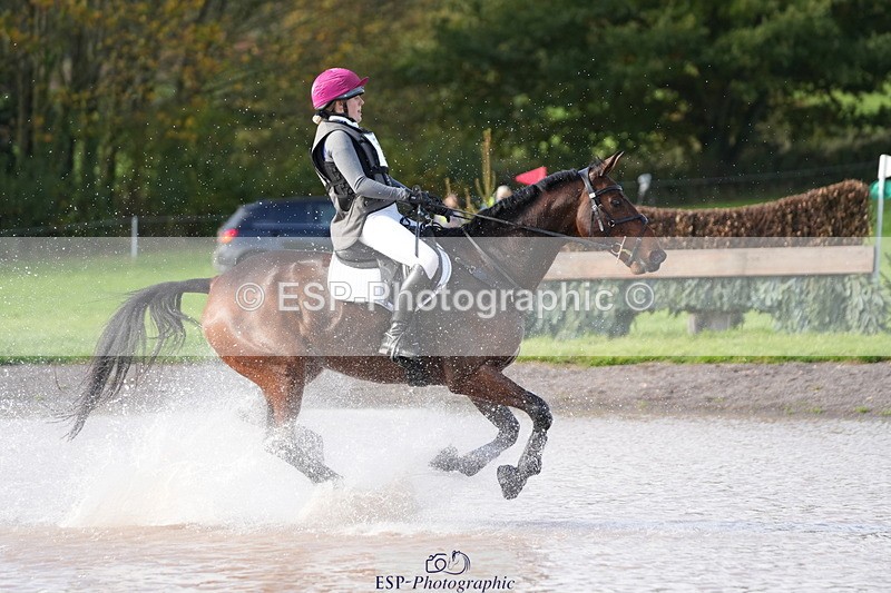 251024A-131533-11032 - B-158-Hannah.Hobhouse