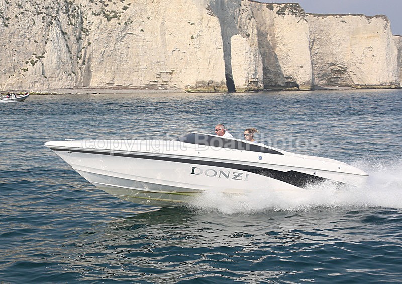 140907 DONZI WT7A5043 - Motorboats - Open
