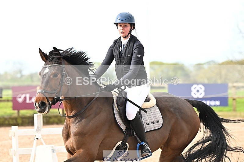 250416-094657-00105 - Cls 1 British Novice and 90cm