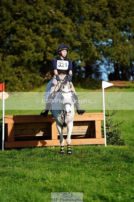 241026-101636-11278 - 321-Hannah.Underhill-DONBEG.GREY