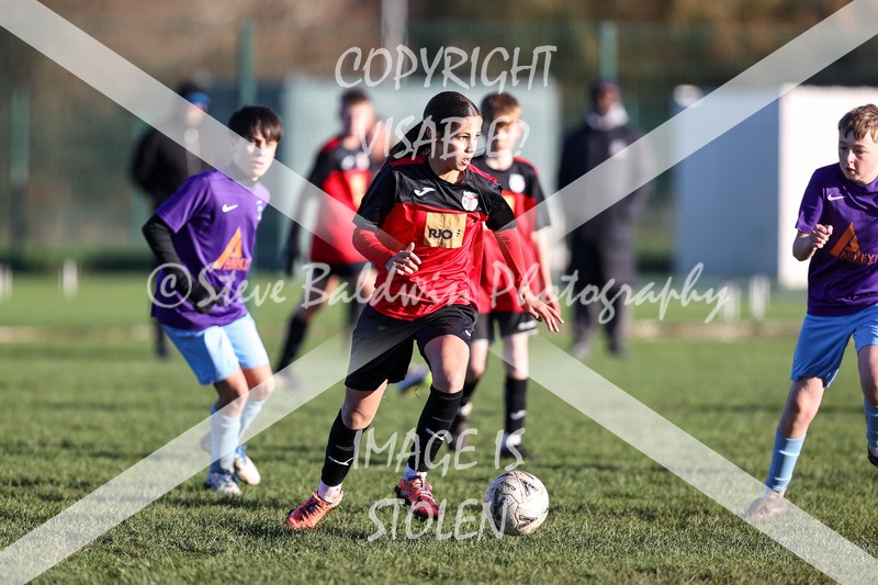 1DX31823 - 2025-11-23 FC Abbey Meads U13 Purple V Highworth Town Junior FC U13 T