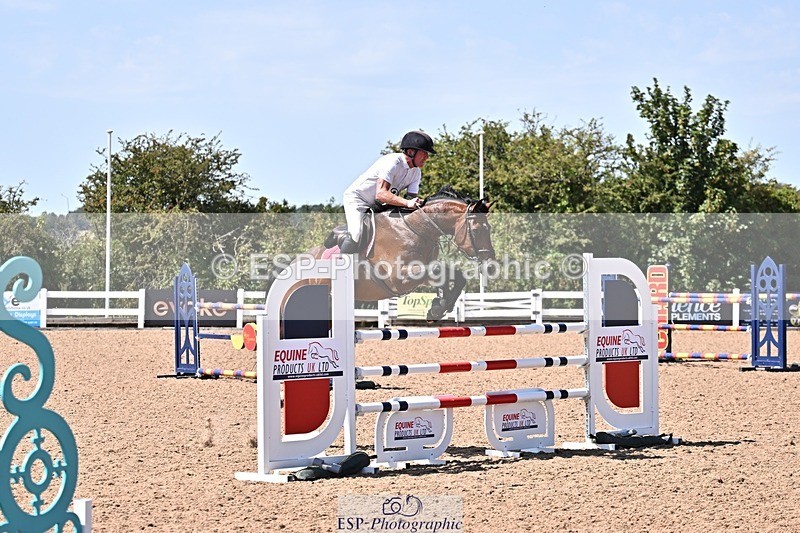 260812-130325-00558 - Cls 6 Foxhunter and 1.20m
