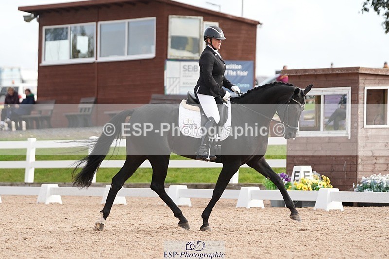 250906-101942-01473 - 003-Helen.JamesDecadent