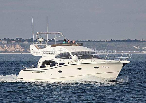 090929 CASTAWAY CHARTERS IMG_9848 - Flybridge Cruisers