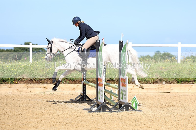 3E7A2694 - Class 2: 70cm Juniors and Seniors