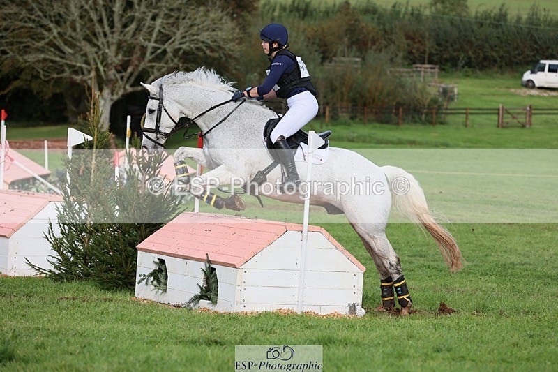 231021-134248-17159 - 437-DONBEG.GREY-Hannah.Underhill-SC+XC