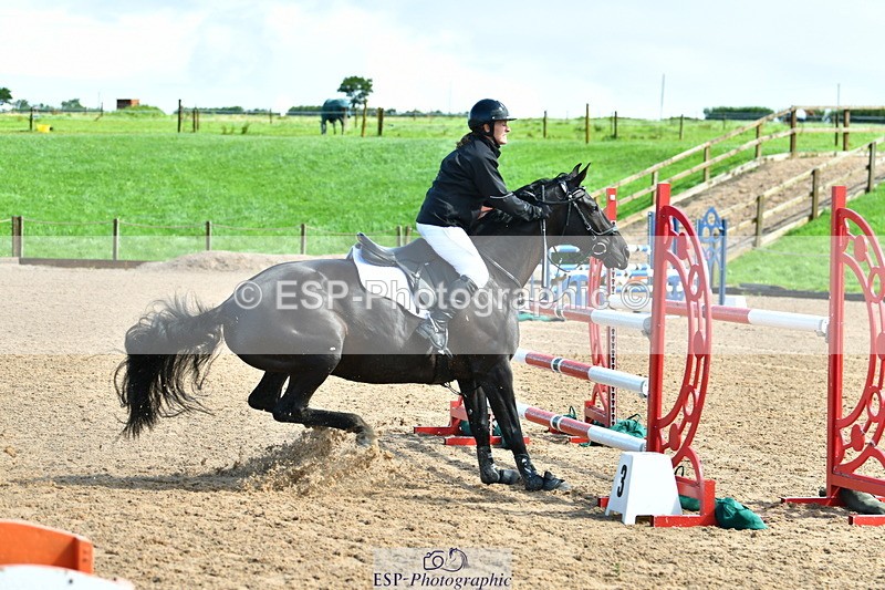 230805A-112645-00292 - Cls 2 Snr Newcomers & 1.10m Open