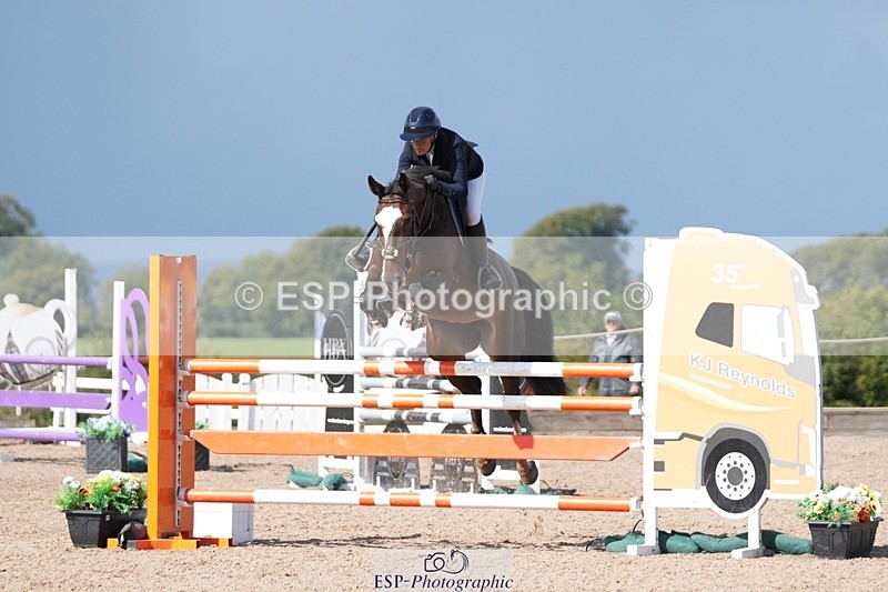 250913-121957-06864 - Cls 15 Snr Foxhunter