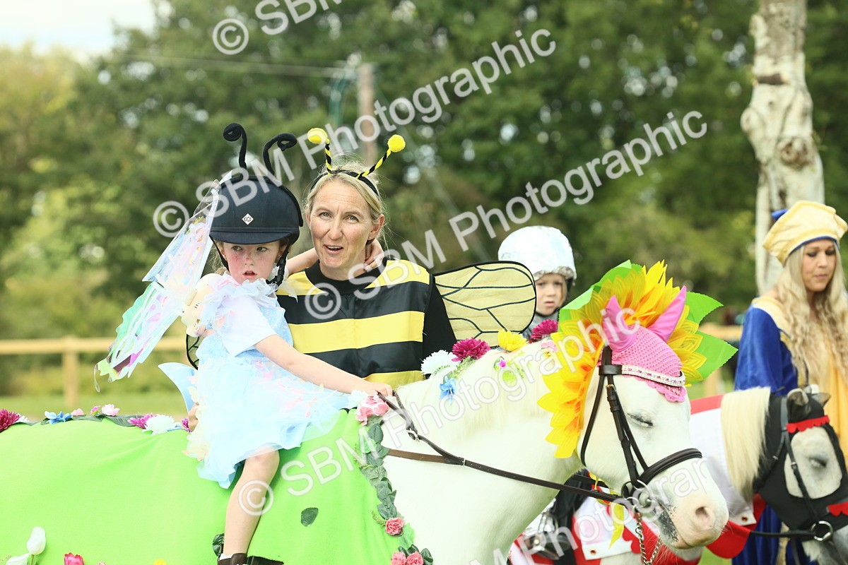 SBM_63613 - S35 - Fancy Dress Showing