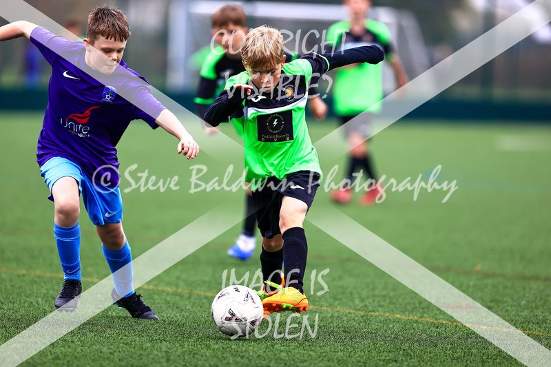 1DX30314 - 2025-10-12 FC Abbey Meads U14 Orange V Kingsdown Lions U14
