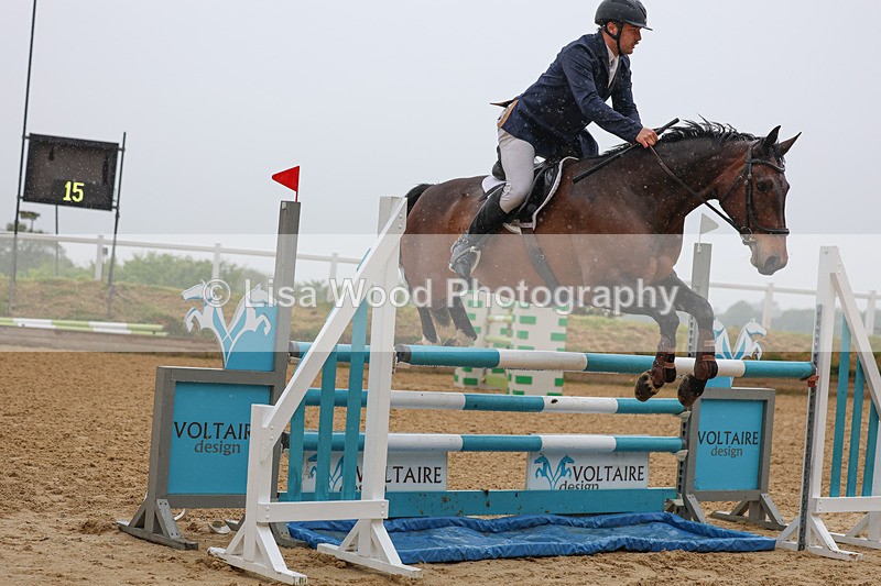 3E7A7193 - Class 7: Senior Newcomers/1.10m open