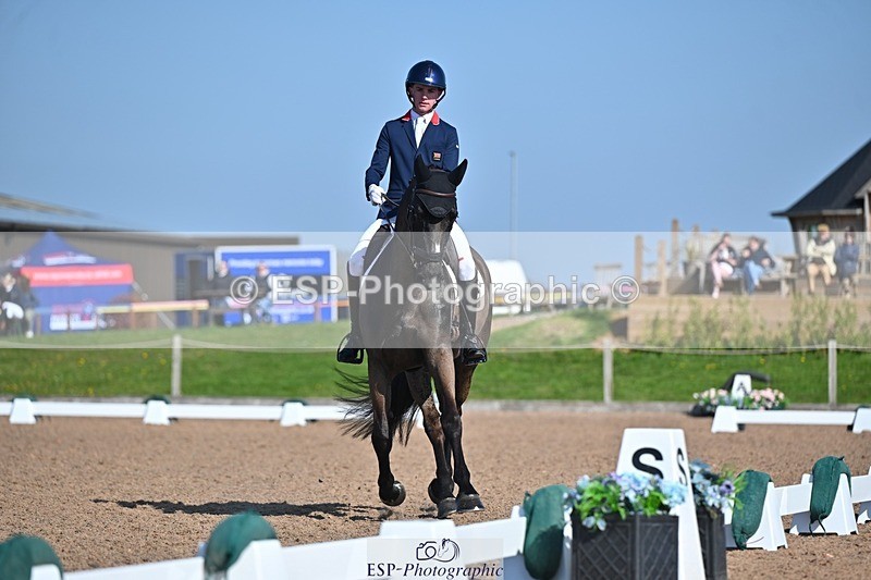 250405-094601-09848 - 117-Myles.Graham-Nibeley.Black.Pearl