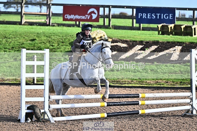 261027-115806-00104 - Clear Round and 60cm
