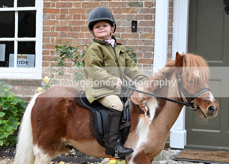 WJ7_6758 - Berks & Bucks - Children's Meet - The Old Farmhouse – Steventon.