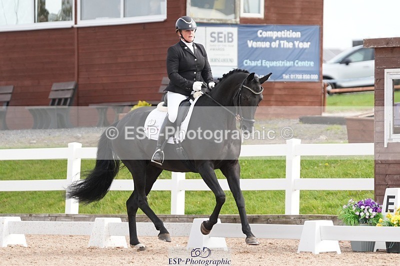 250906-102244-01479 - 003-Helen.JamesDecadent