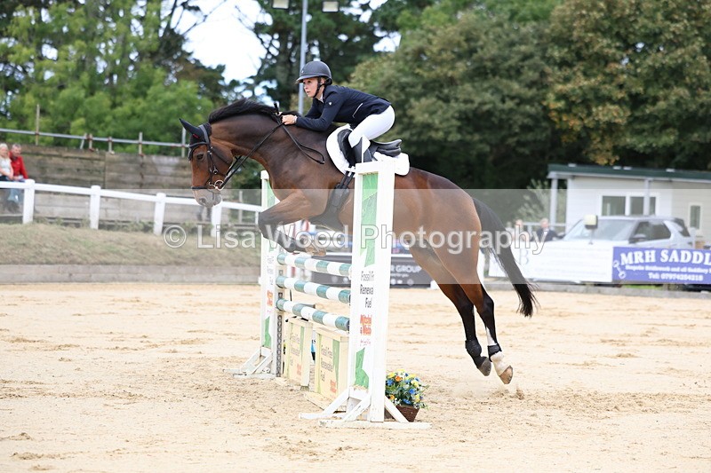 3E7A3116 - Class 8: Senior Newcomers/1.10m open