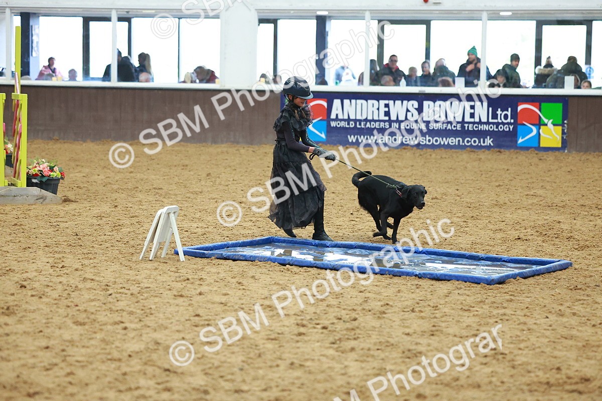 SBM_002589 - Class 3 - Horse & Hound (60cm)