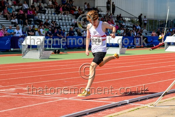 Age25SAT-916653 - Track Male