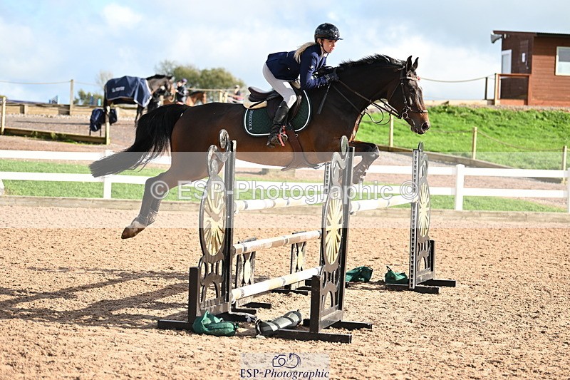 241023A-142835-01052 - Cls 4 Newcomers and 1.10m Open