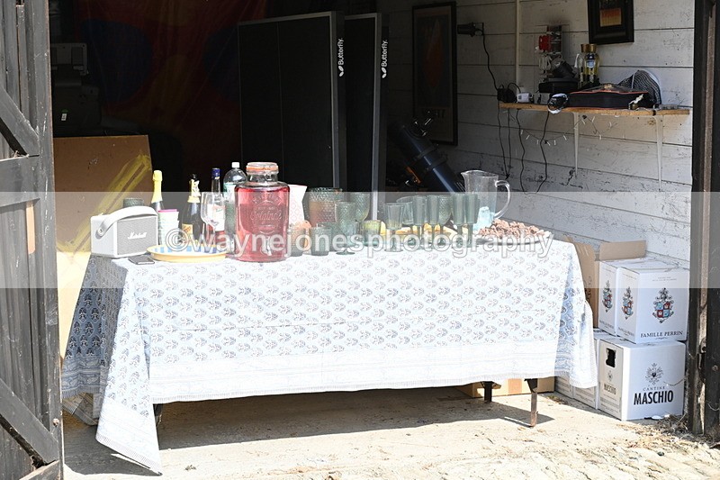 WJ6_3166 - Berks & Bucks - The Old farmhouse - Hound Exercise 20-08-25