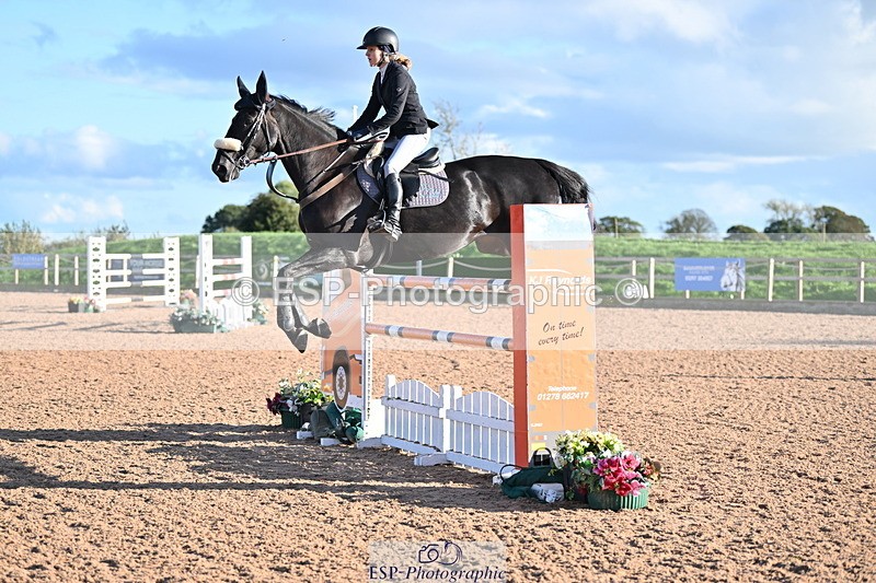 231014A-182230-06561 - Cls 21 National 1.30 & 1.40m Open