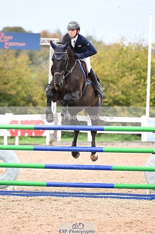 251022-142354-00647 - Cls 6 Snr Foxhunter 1.20m