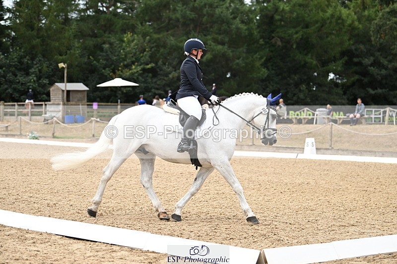 250808A-110344-00563 - 080-Becky.AndrewsTyan.Talk.of.the.town