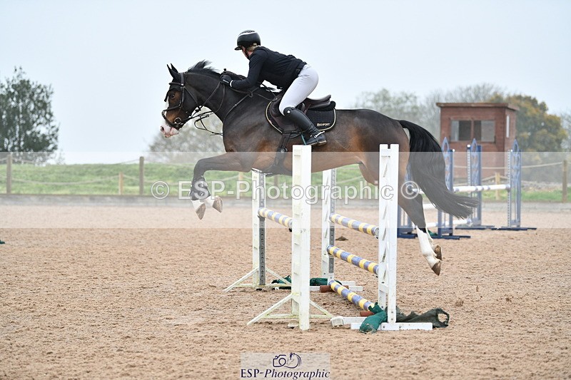 241102A-111559-04239 - SAT Cls 9 British Novice and 90cm Open